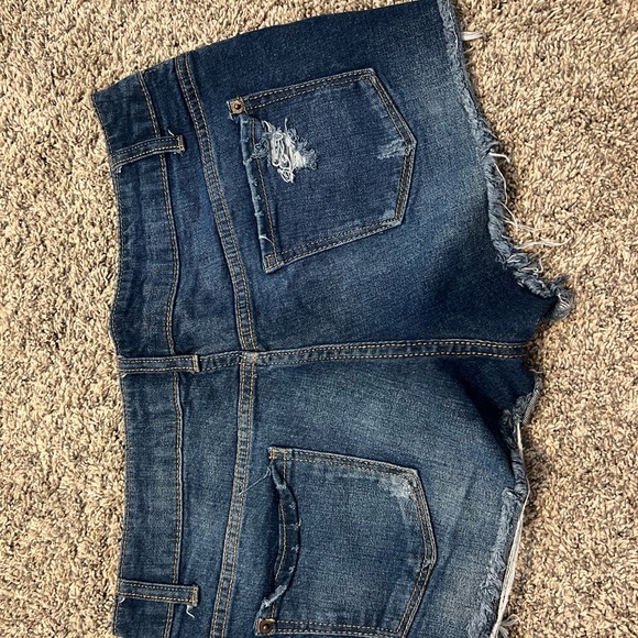 No Boundaries jean shorts - Picture 2 of 3